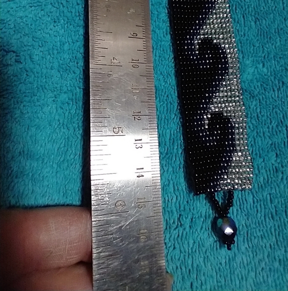 Black and Gray Silver Wave Patterned Beaded Bracelet Small Wrist - Picture 5 of 5